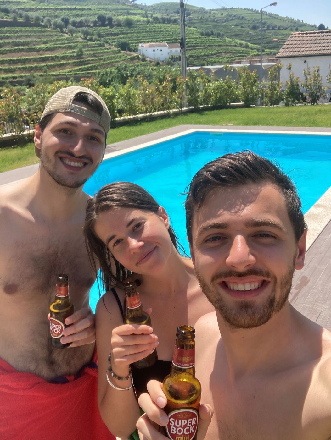 Au bord de la piscine au Portugal