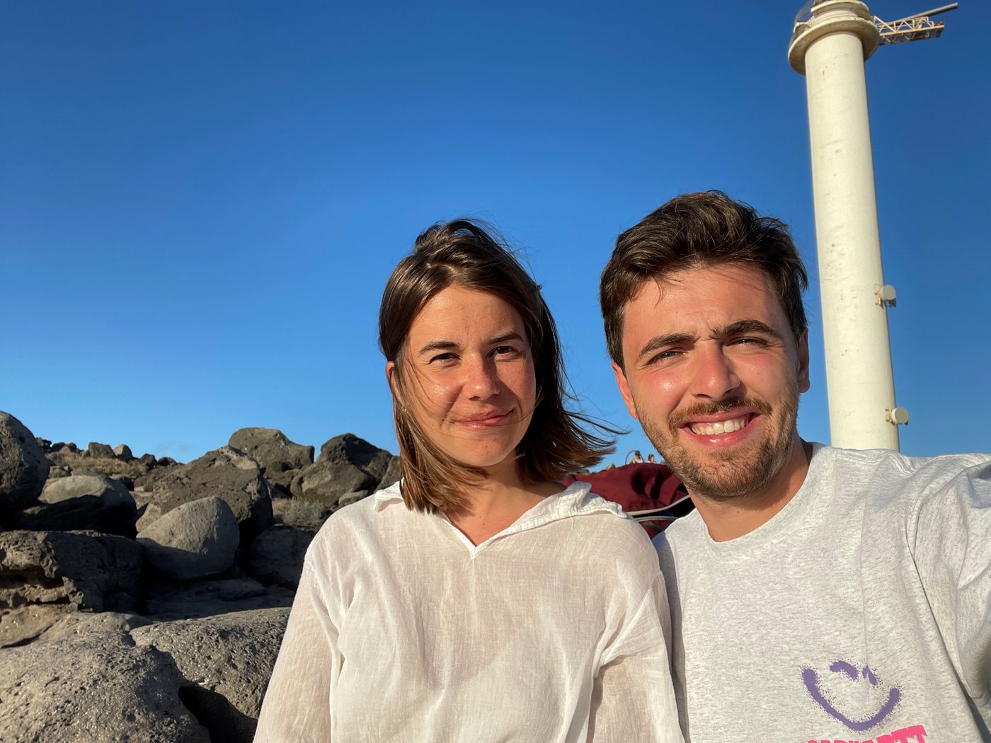 Devant le phare à Lanzarote